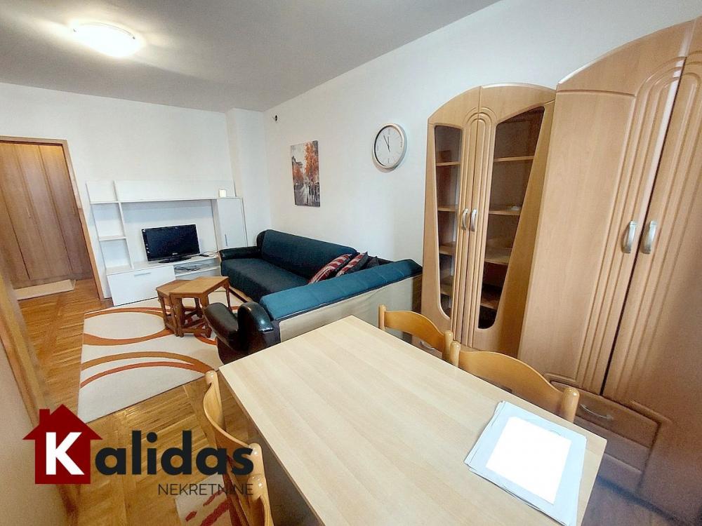 Slika 1 - Stan,NOVI SAD,BULEVAR,kv: 38, € 128750, ID: 1008173