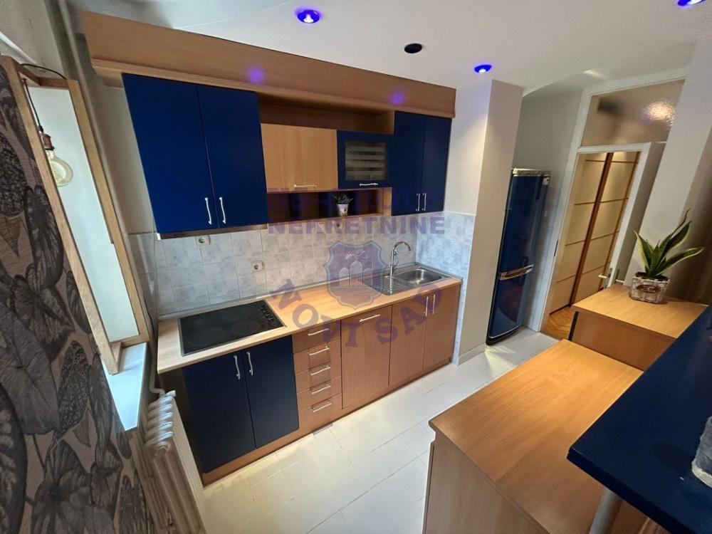 Slika 2 - Dvoiposoban, 73m2, Bulevar oslobođenja Novi Sad, sa terasom, ima lift