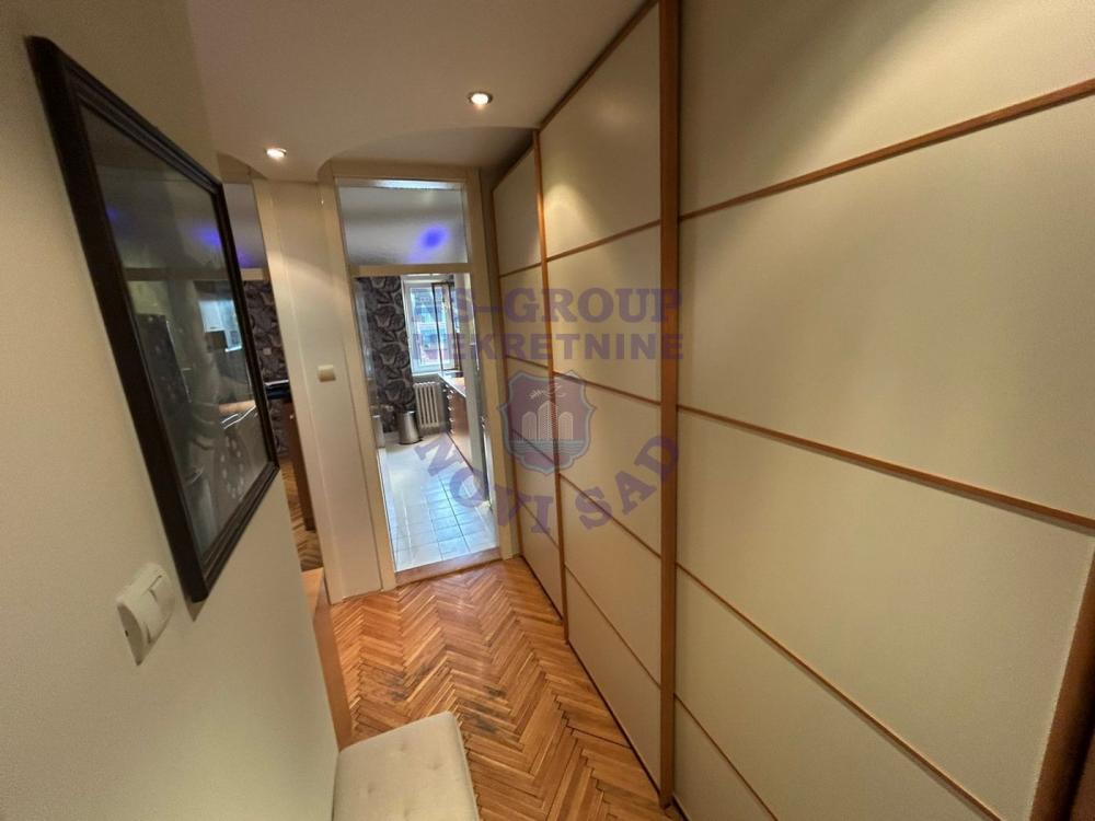 Slika 4 - Dvoiposoban, 73m2, Bulevar oslobođenja Novi Sad, sa terasom, ima lift