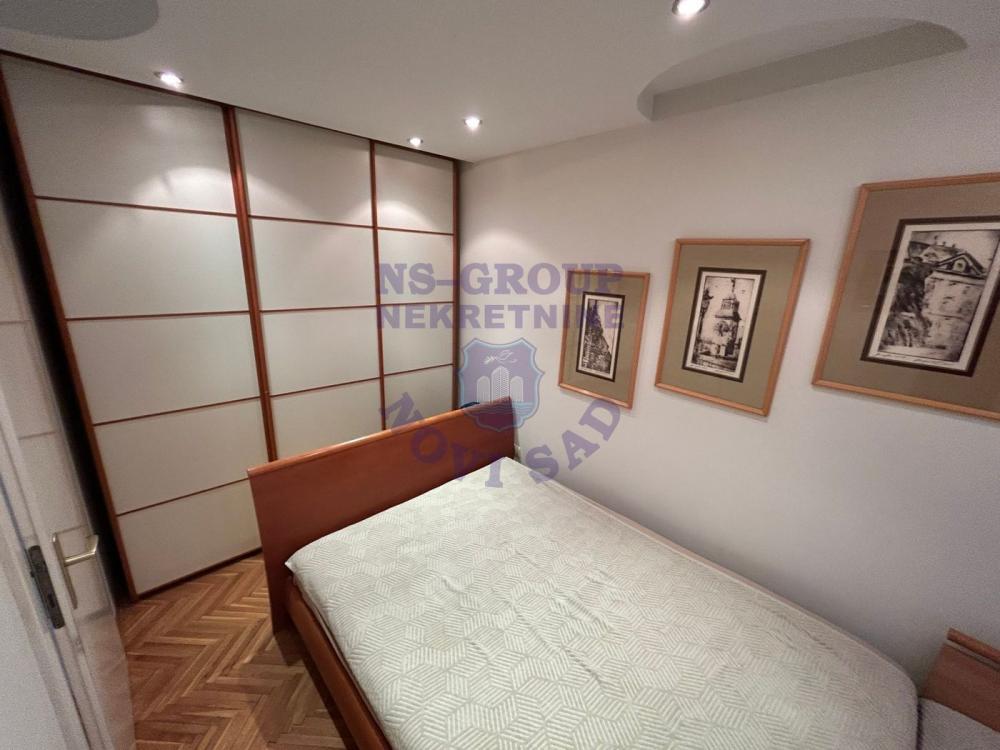 Slika 5 - Dvoiposoban, 73m2, Bulevar oslobođenja Novi Sad, sa terasom, ima lift