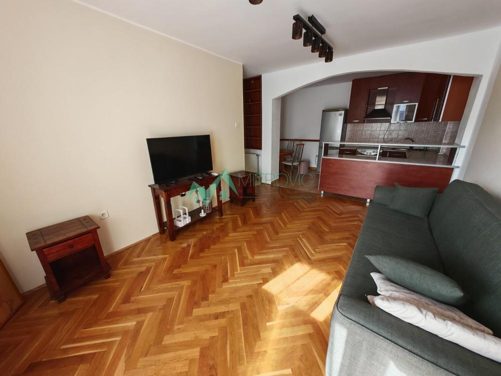 Glavna slika -Grbavica, 70m2, odličan dvoiposoban stan. 