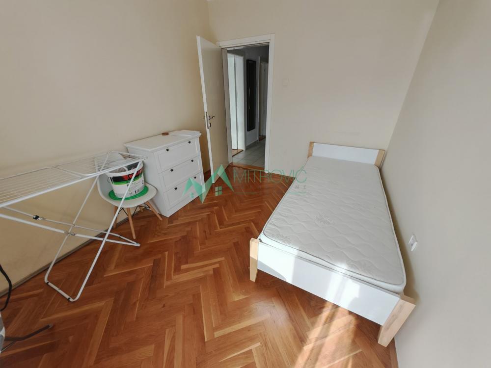 Slika 9 - Grbavica, 70m2, odličan dvoiposoban stan. 