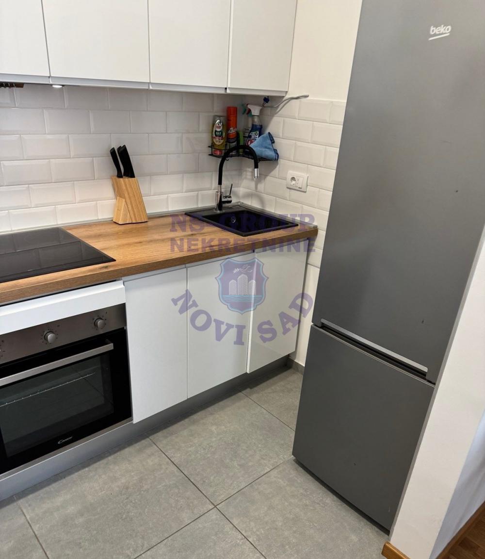 Slika 2 - Trosoban, 56m2, Adamovićevo naselje Novi Sad