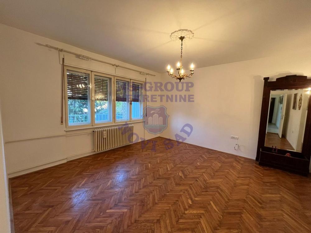 Slika 6 - Retko u ponudi, salonac u centru