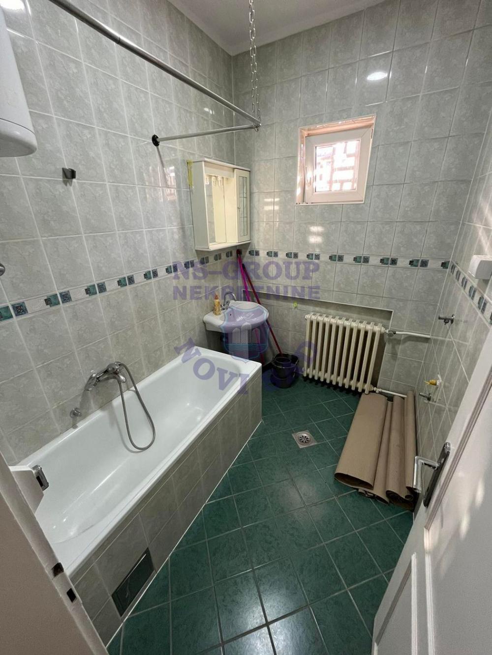 Slika 11 - Retko u ponudi, salonac u centru