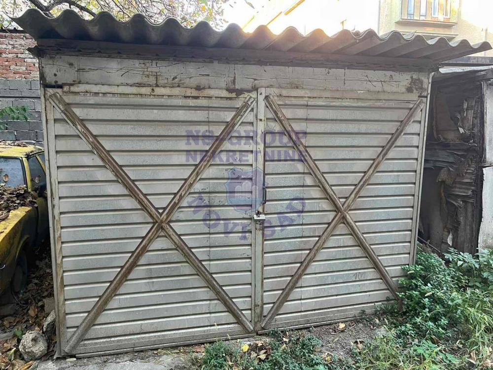 Slika 9 - Retko u ponudi, salonac u centru