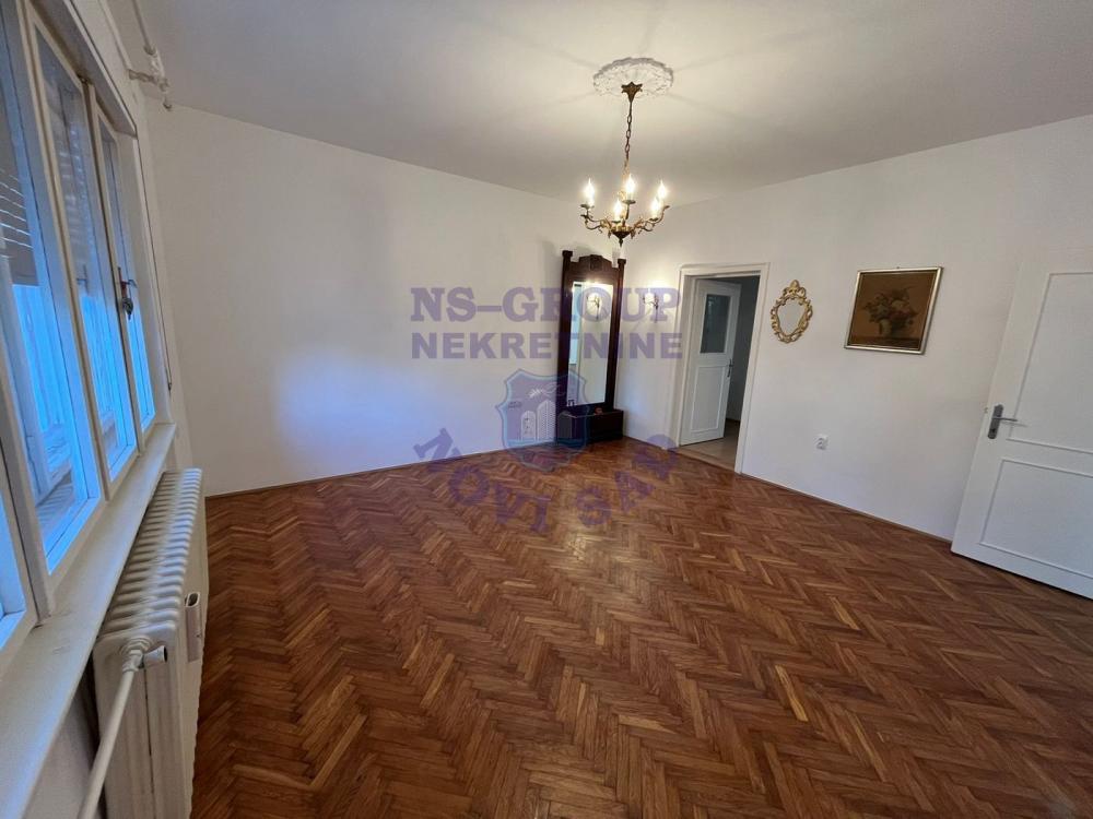 Slika 5 - Retko u ponudi, salonac u centru