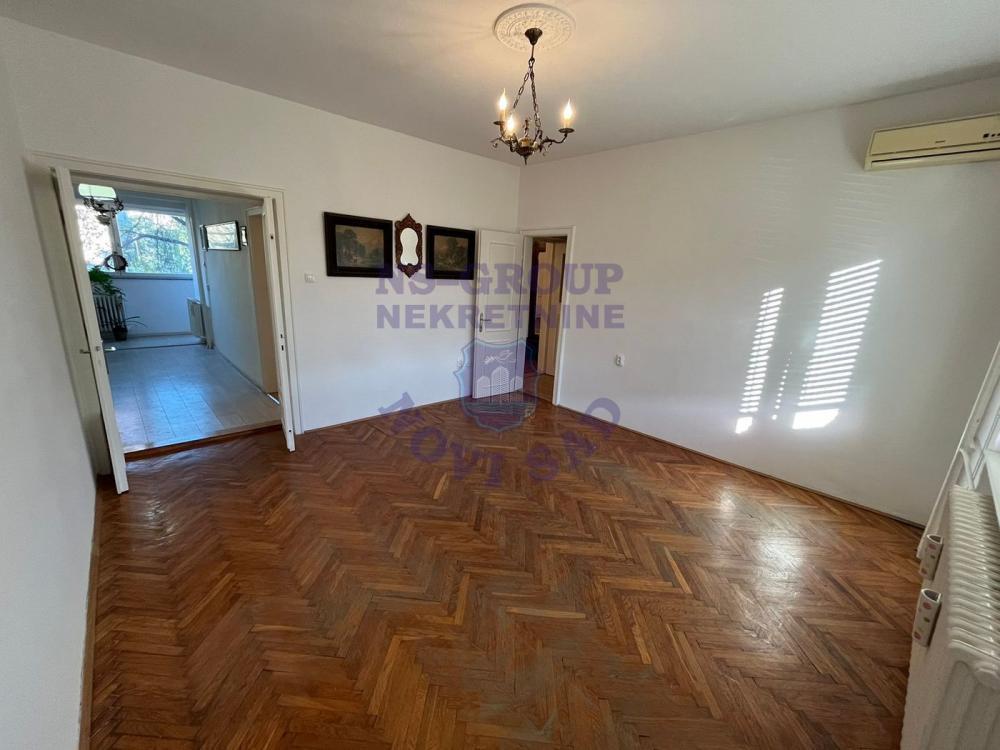 Glavna slika -Retko u ponudi, salonac u centru