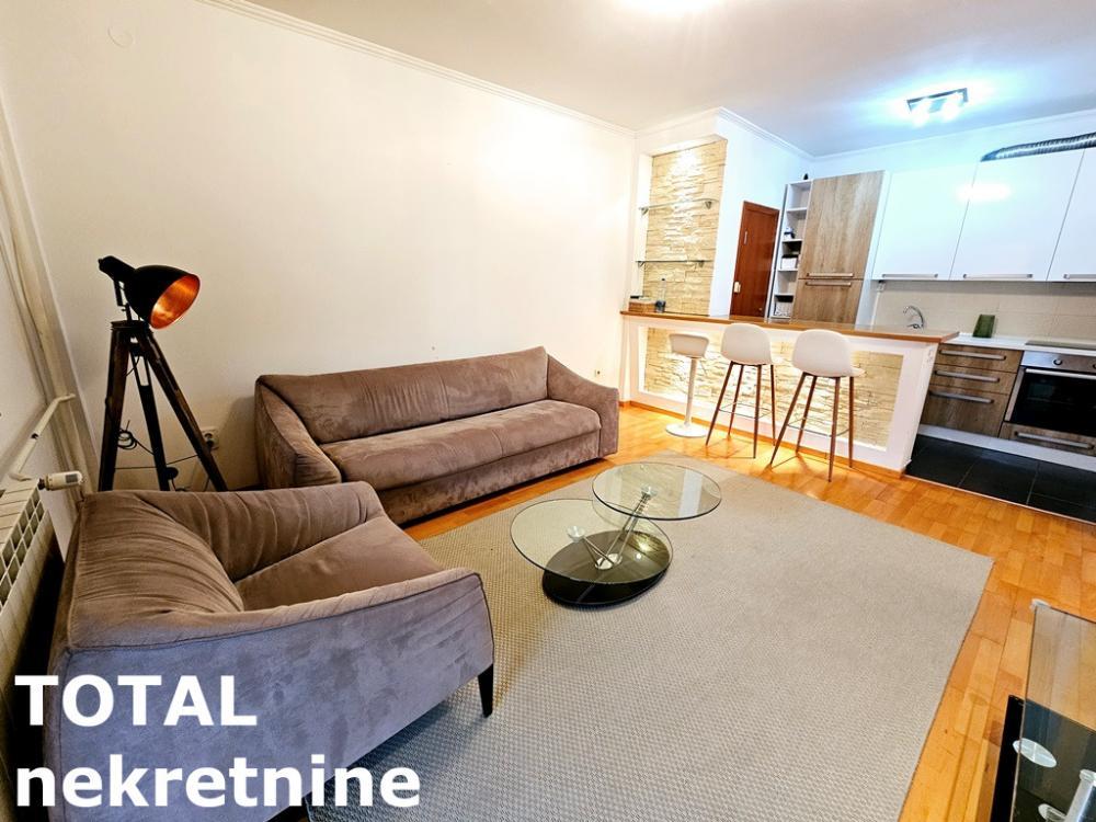 Glavna slika -Stan,NOVI SAD,CENTAR,kv: 56.00, € 220000, ID: 1101299