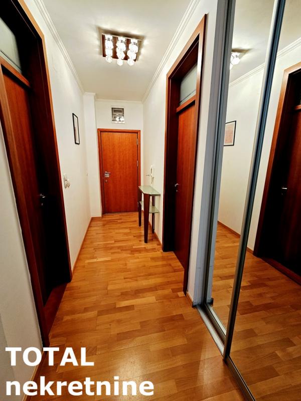 Slika 9 - Stan,NOVI SAD,CENTAR,kv: 56.00, € 220000, ID: 1101299