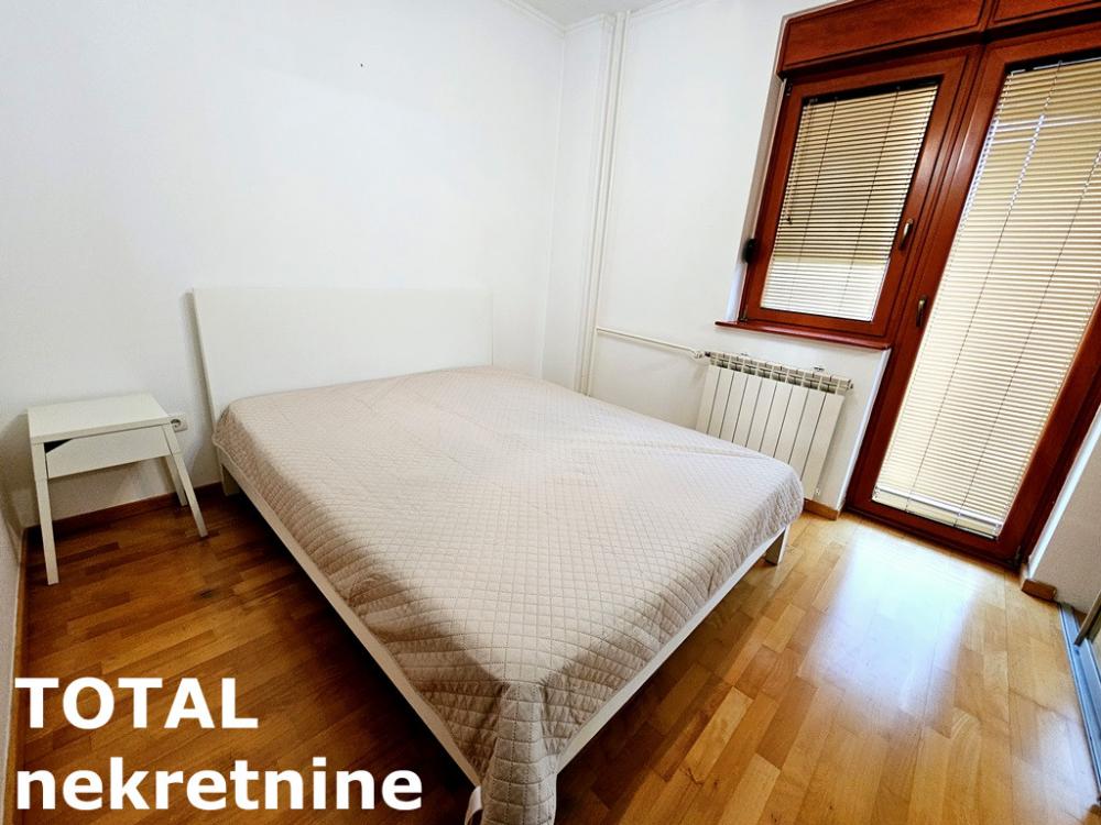 Slika 4 - Stan,NOVI SAD,CENTAR,kv: 56.00, € 220000, ID: 1101299