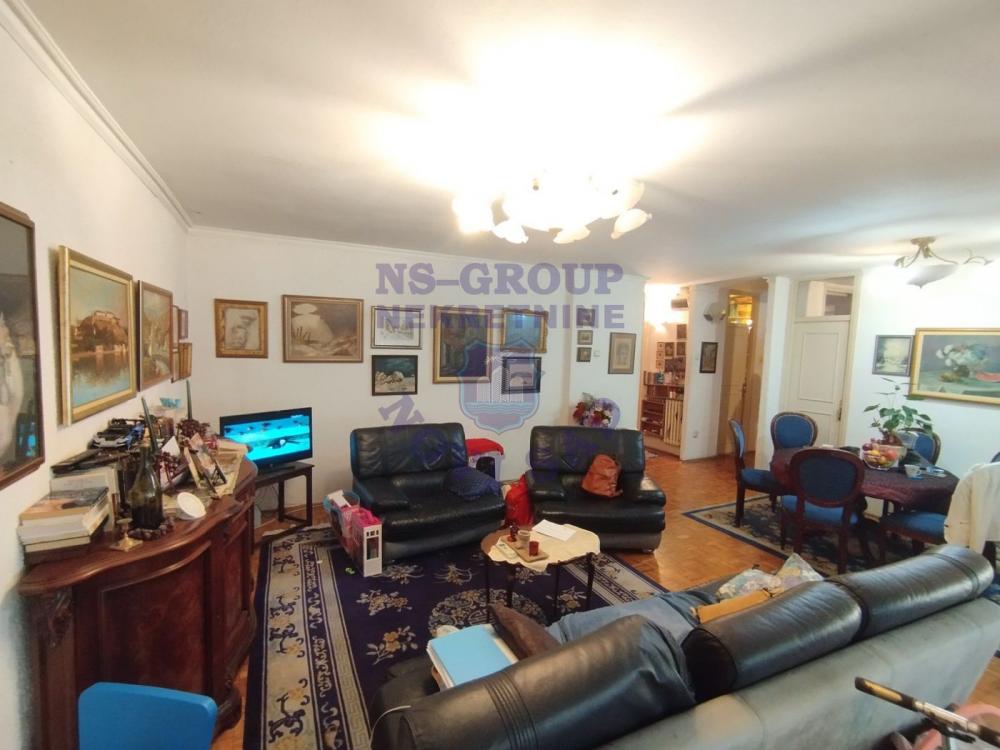 Slika 0 - Četvorosoban stan na Limanu 4!