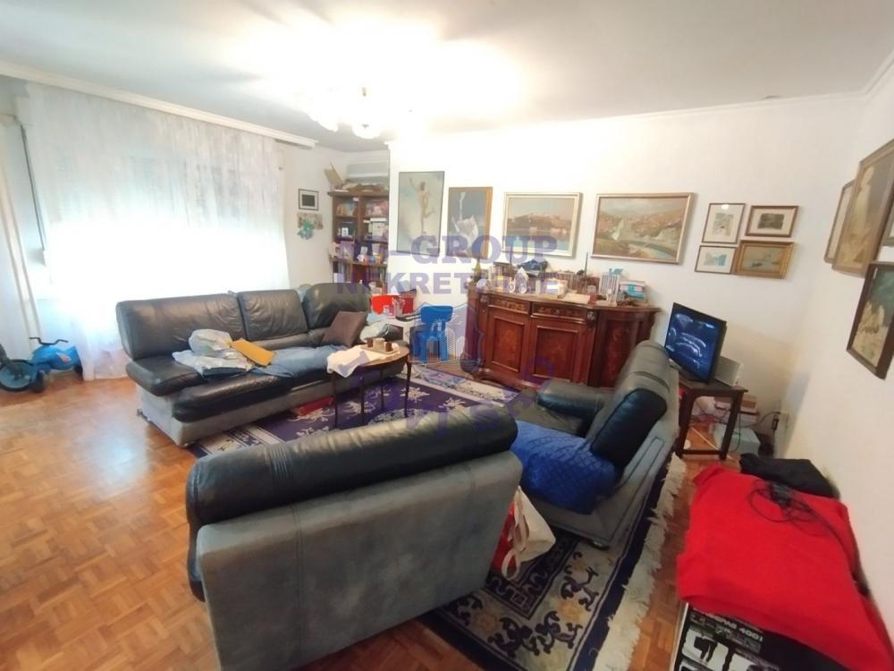 Slika 1 - Četvorosoban stan na Limanu 4!