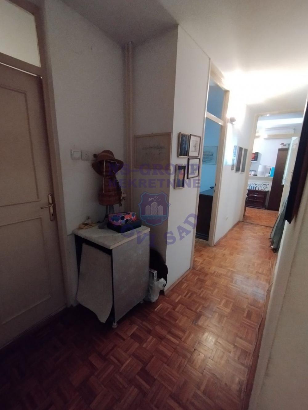 Slika 11 - Četvorosoban stan na Limanu 4!