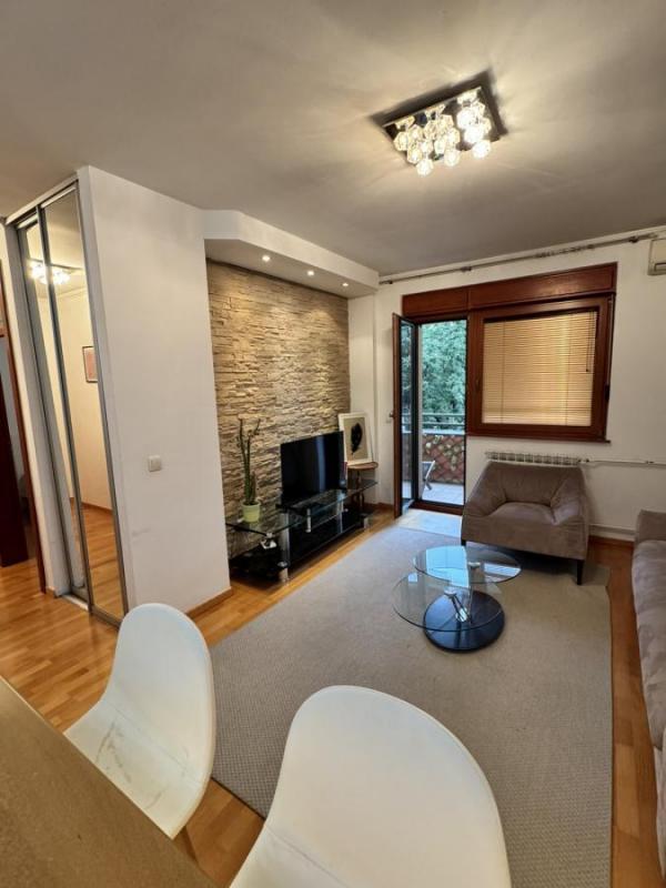 Slika 2 - Dvosoban, 52m2, Stari grad Novi Sad, sa terasom, ima lift