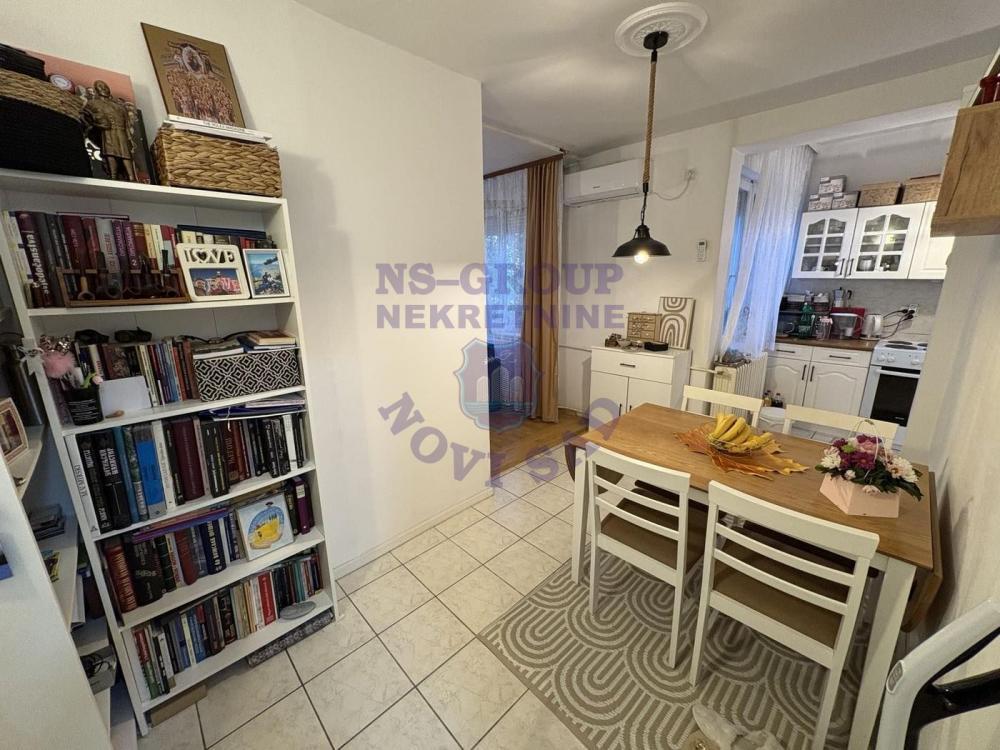 Glavna slika -Prodaje se stan na Limanu 1