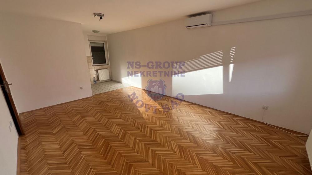 Glavna slika -Komforan dvosoban stan na Novoj Detelinari!