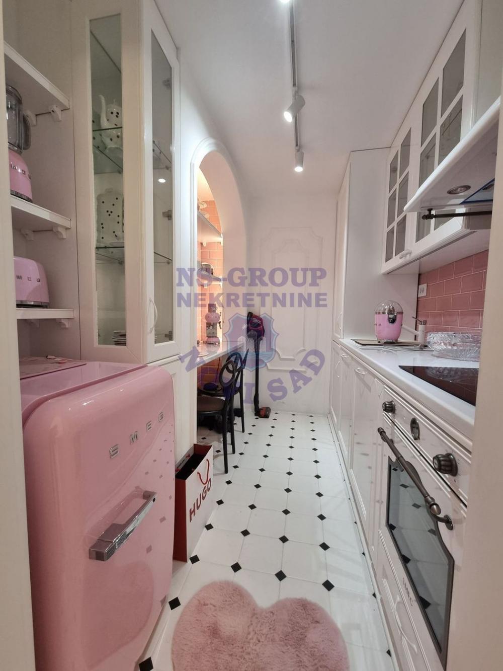 Slika 3 - Trosoban, 104m2, Novi Sad centar Novi Sad, sa terasom