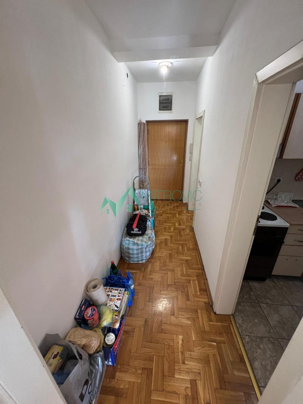 Slika 4 - Jednosoban, 30m2, Nova Detelinara Novi Sad, sa terasom, ima lift