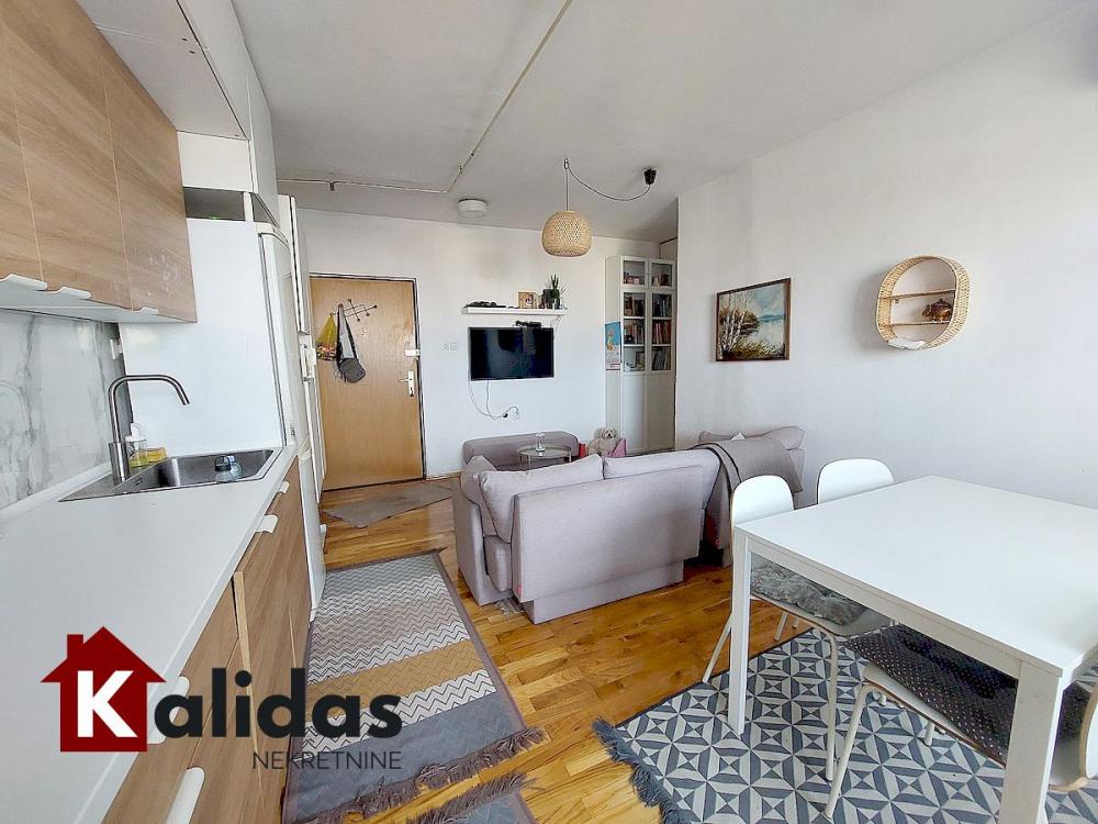 Slika 2 - Stan,NOVI SAD,BULEVAR,kv: 57, € 155500, ID: 1008188