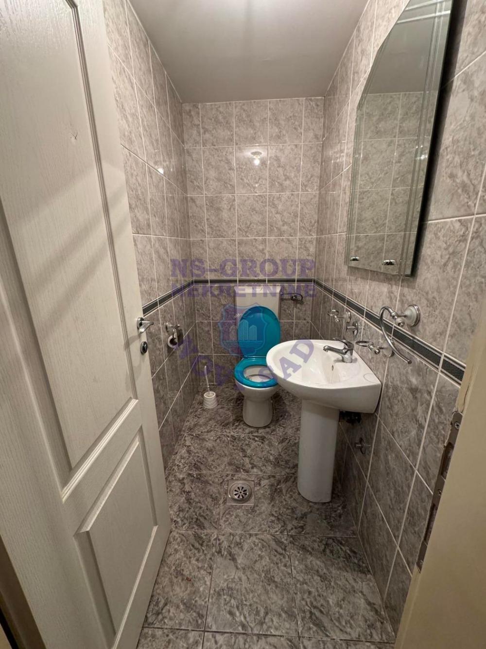 Slika 9 - Komforan trosoban stan na Novoj Detelinari!