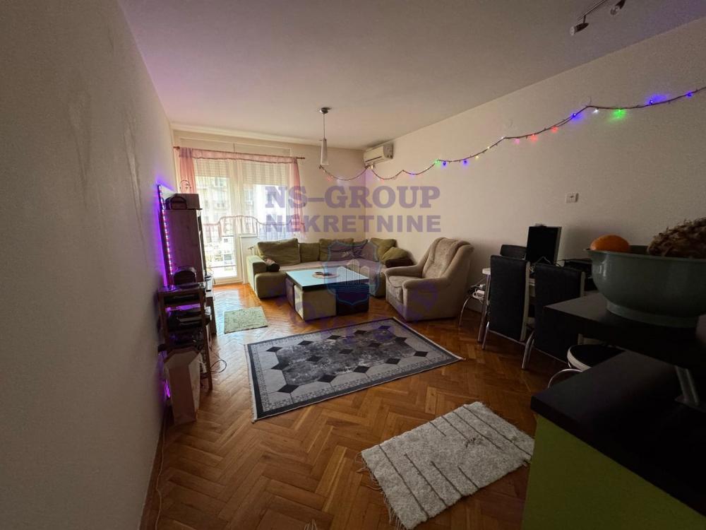 Slika 1 - Komforan trosoban stan na Novoj Detelinari!