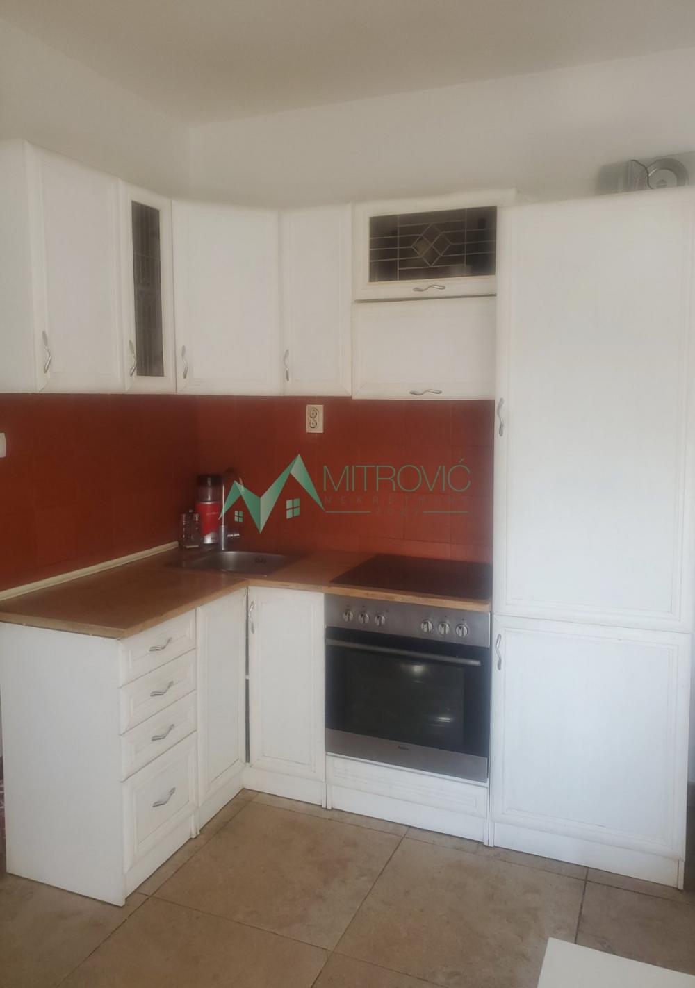 Slika 10 - SA NAMEŠTAJEM BEZ ULAGANJA NA ODLIČNOJ LOKACIJI 