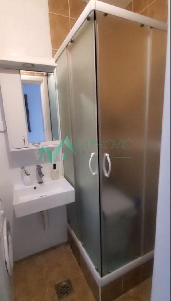 Slika 9 - SA NAMEŠTAJEM BEZ ULAGANJA NA ODLIČNOJ LOKACIJI 