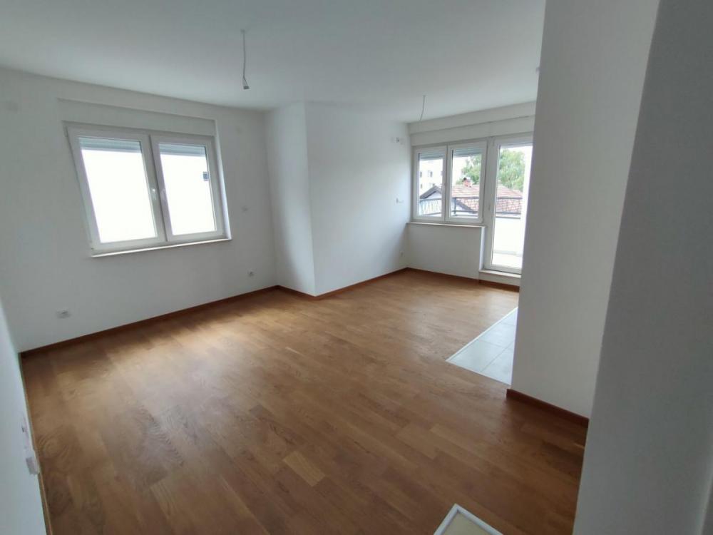 Slika 4 - Tri dvosobna stana u istom ulazu 48m 50m 51m Telep useljivo NOVO