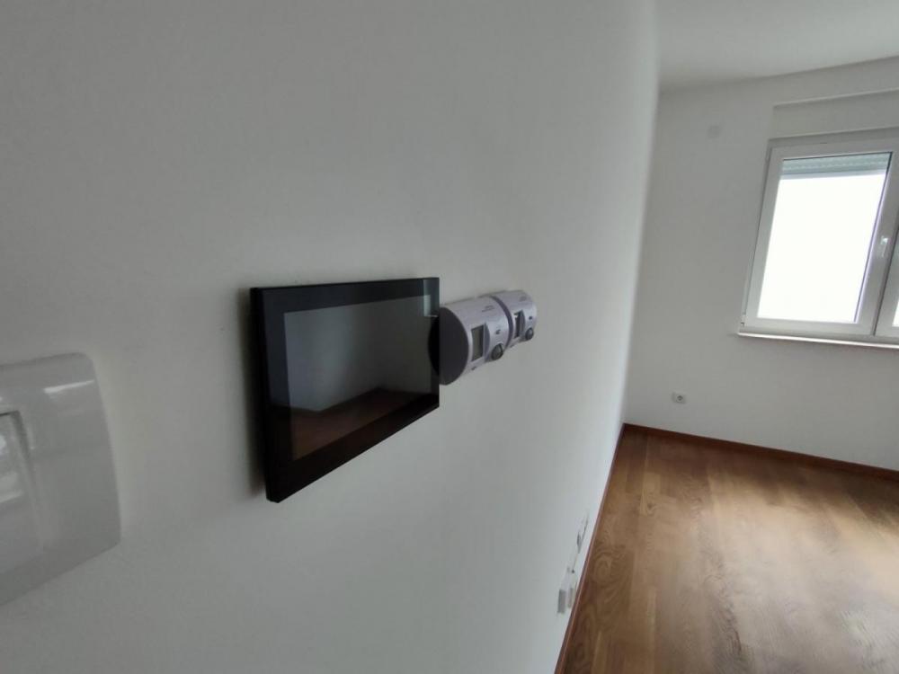 Slika 8 - Tri dvosobna stana u istom ulazu 48m 50m 51m Telep useljivo NOVO