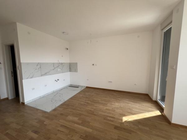 Slika 3 - Stan,NOVI SAD,TELEP,kv: 31, € 97400, ID: 1019248