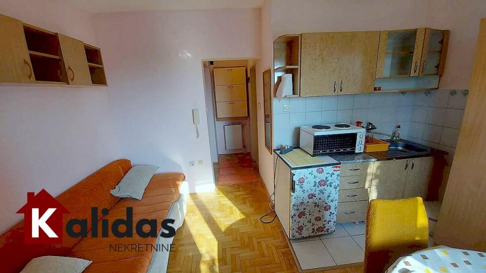 Slika 3 - Stan,NOVI SAD,SALAJKA,kv: 18, € 56000, ID: 1008197