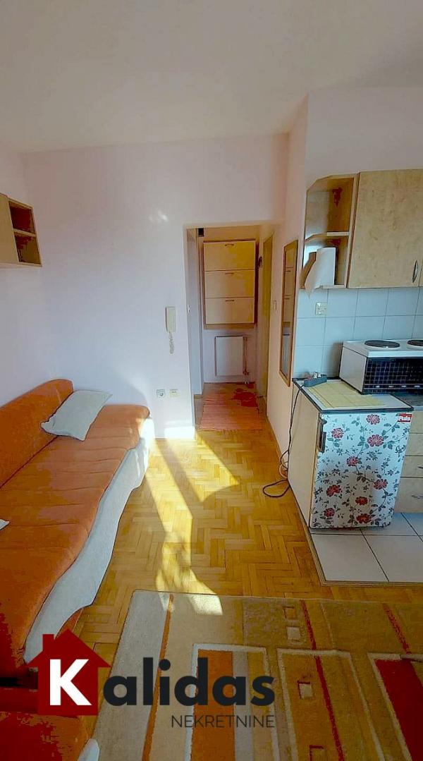 Slika 5 - Stan,NOVI SAD,SALAJKA,kv: 18, € 56000, ID: 1008197