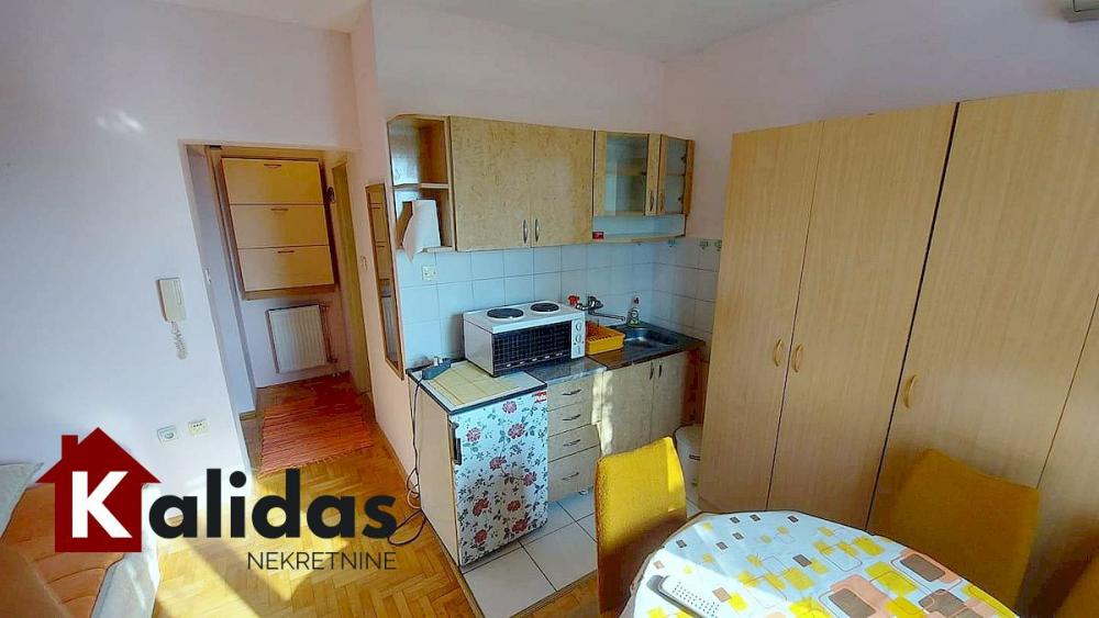 Slika 4 - Stan,NOVI SAD,SALAJKA,kv: 18, € 56000, ID: 1008197