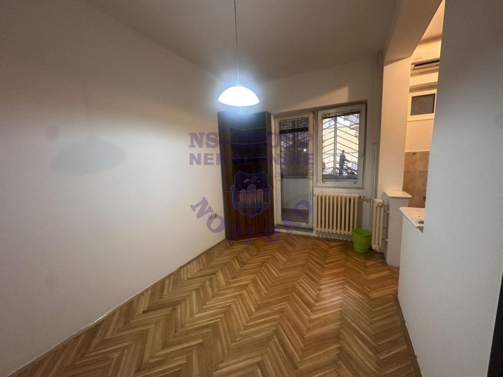 Glavna slika -Prodaja stana, 20m2, Ćirpanova Novi Sad, ima lift