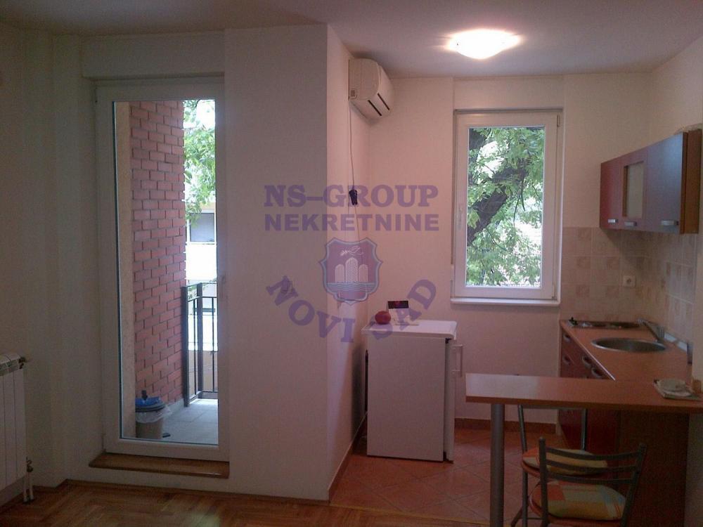 Glavna slika -Odli;na garsonjera kod Socijalnog!