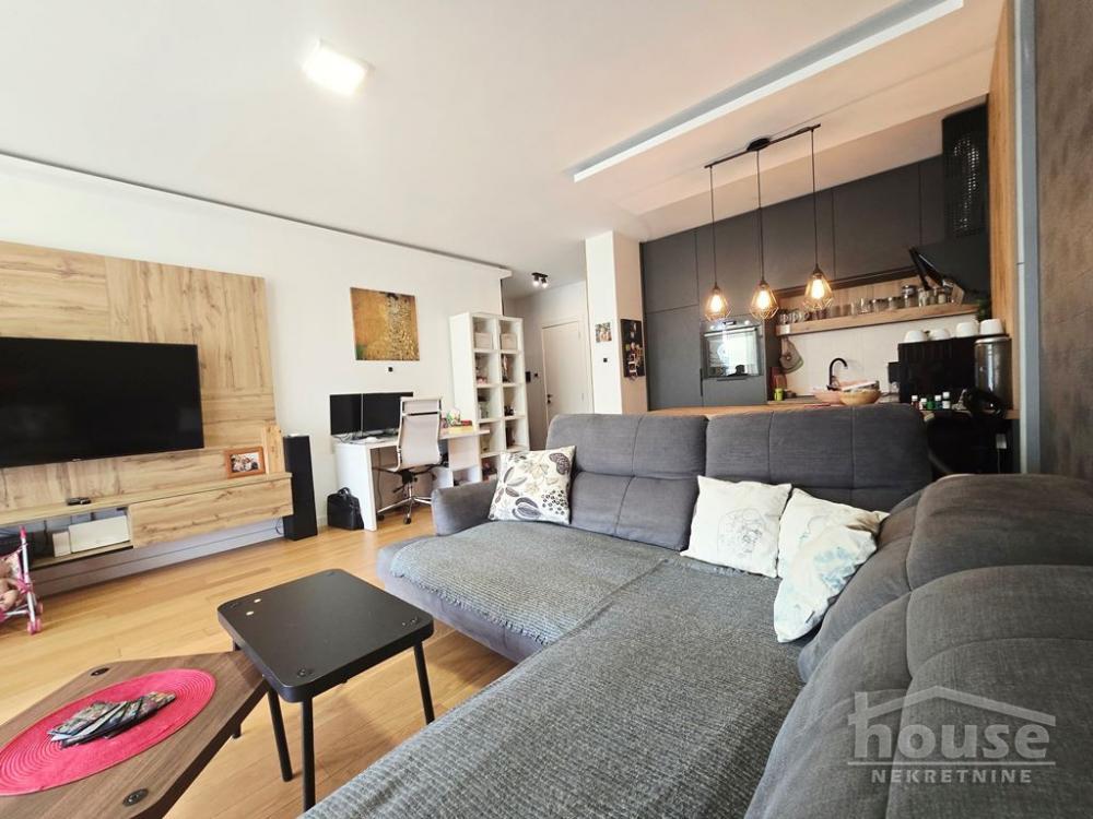 Glavna slika -Stan,NOVI SAD,BULEVAR PATRIJARHA PAVLA,kv: 74.00, € 218300, ID: 1064545