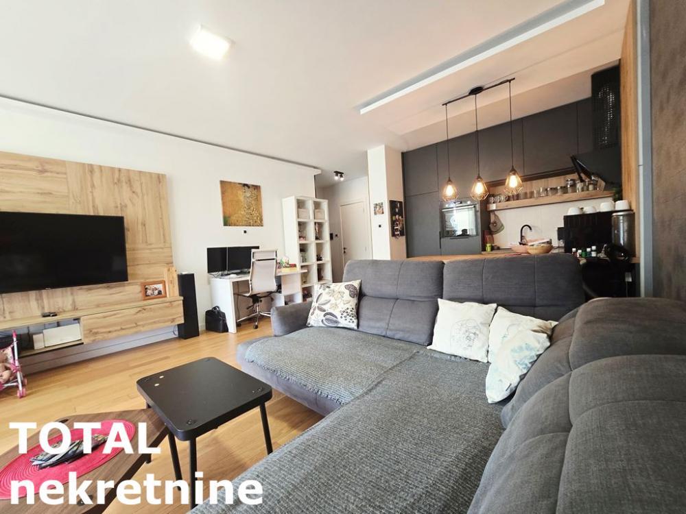 Glavna slika -Stan,NOVI SAD,BULEVAR PATRIJARHA PAVLA,kv: 74.00, € 205000, ID: 1101393