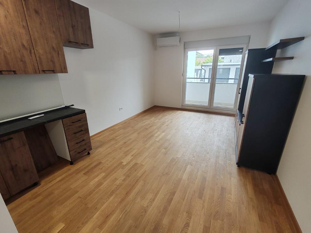 Slika 1 - Stan,NOVI SAD,PETROVARADIN,kv: 43.00, € 120500, ID: 1058748