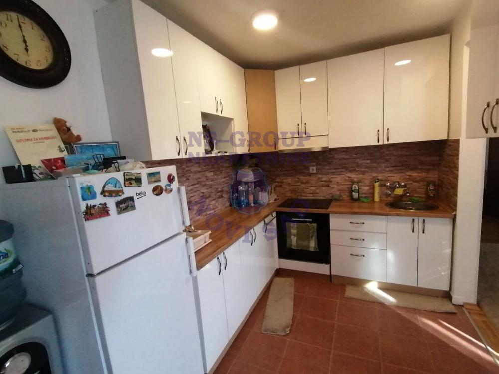 Slika 4 - Trosoban, 70m2, Nova Detelinara Novi Sad, sa terasom, ima lift