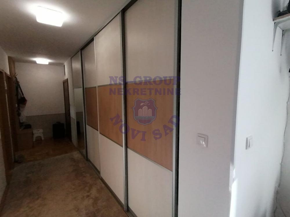 Slika 2 - Trosoban, 70m2, Nova Detelinara Novi Sad, sa terasom, ima lift