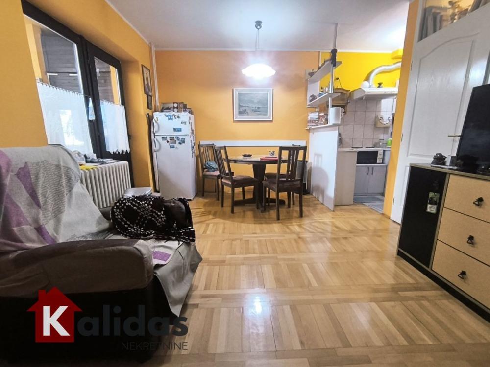 Slika 5 - Stan,NOVI SAD,GRBAVICA,kv: 34, € 103000, ID: 1008194