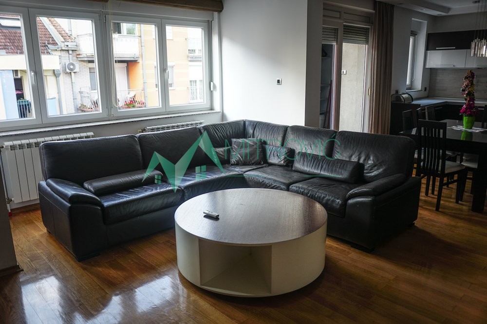 Slika 2 - Novi Sad, Sajam - Odličan, veoma komforan, kvalitetno namešten četvorosoban stan + garaža - CENA SA NAMEŠTAJEM I GARAŽOM + parking 