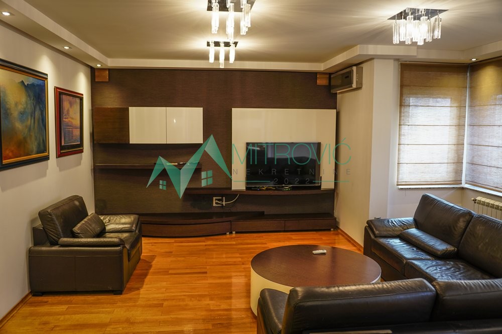 Slika 1 - Novi Sad, Sajam - Odličan, veoma komforan, kvalitetno namešten četvorosoban stan + garaža - CENA SA NAMEŠTAJEM I GARAŽOM + parking 