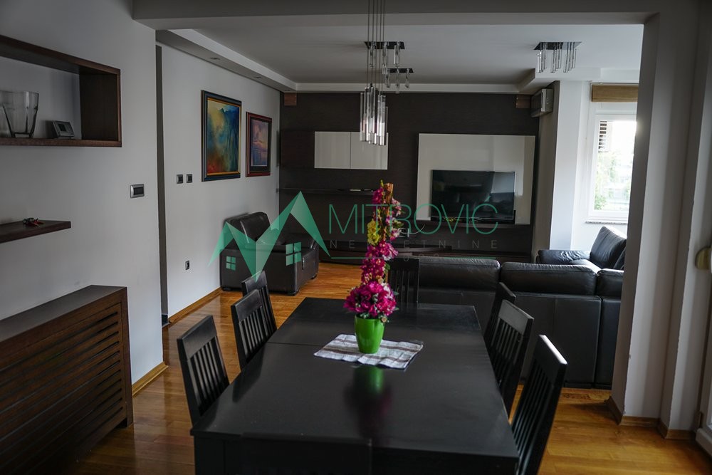 Slika 9 - Novi Sad, Sajam - Odličan, veoma komforan, kvalitetno namešten četvorosoban stan + garaža - CENA SA NAMEŠTAJEM I GARAŽOM + parking 