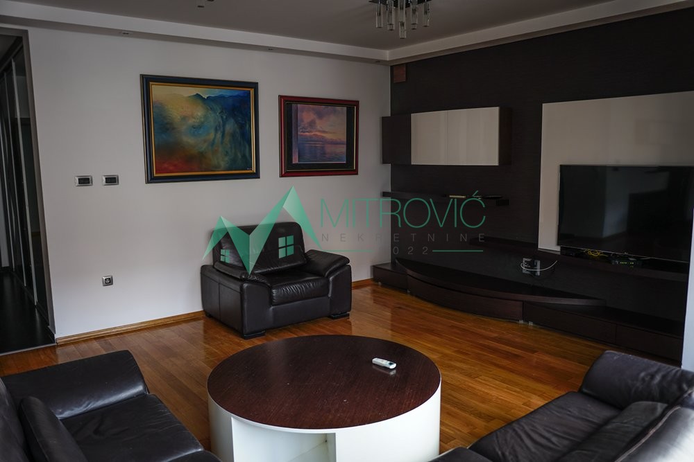 Slika 8 - Novi Sad, Sajam - Odličan, veoma komforan, kvalitetno namešten četvorosoban stan + garaža - CENA SA NAMEŠTAJEM I GARAŽOM + parking 