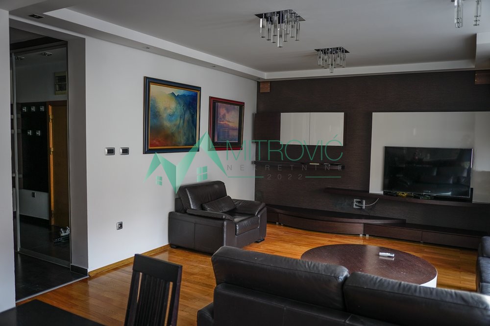 Slika 7 - Novi Sad, Sajam - Odličan, veoma komforan, kvalitetno namešten četvorosoban stan + garaža - CENA SA NAMEŠTAJEM I GARAŽOM + parking 