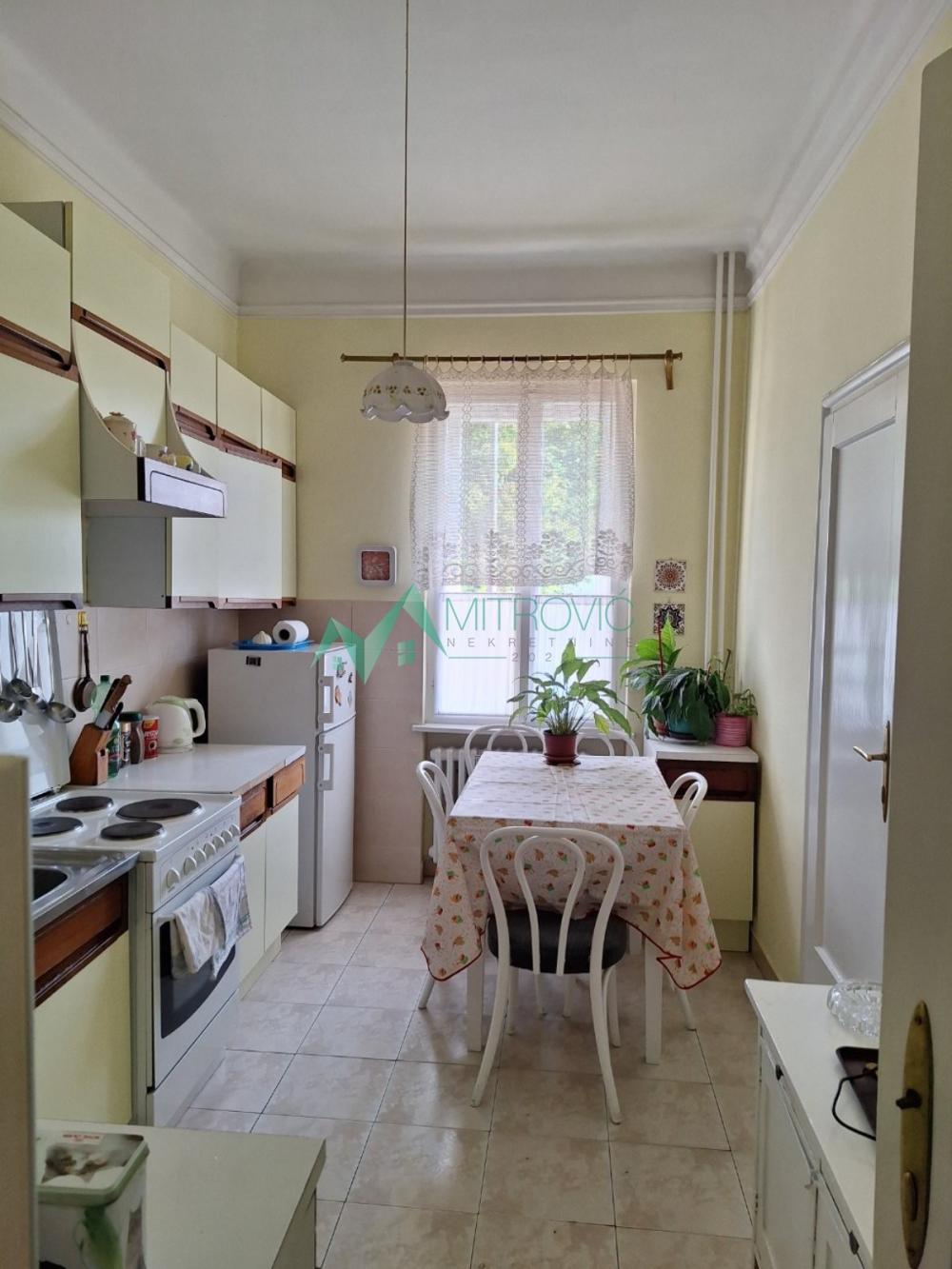 Slika 10 - Prelep salonski stan u blizini riblje pijace i keja  