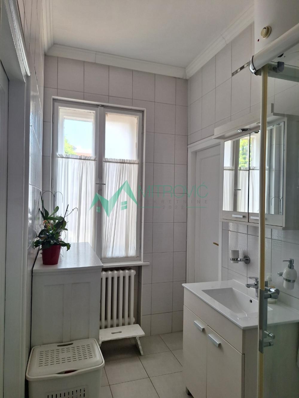 Slika 8 - Prelep salonski stan u blizini riblje pijace i keja  