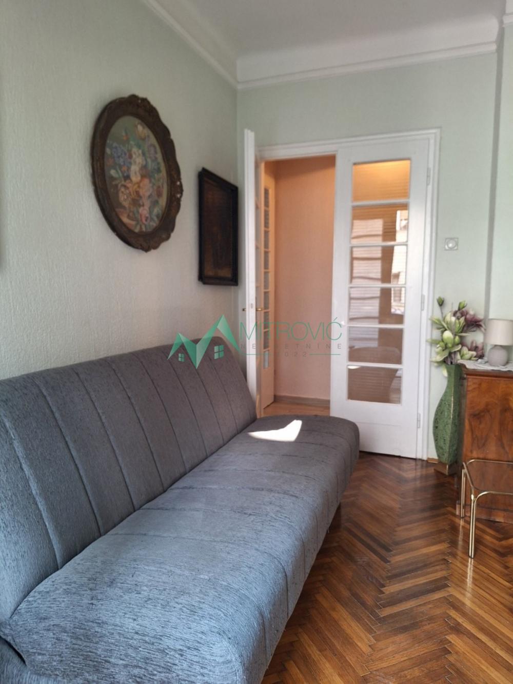 Slika 2 - Prelep salonski stan u blizini riblje pijace i keja  